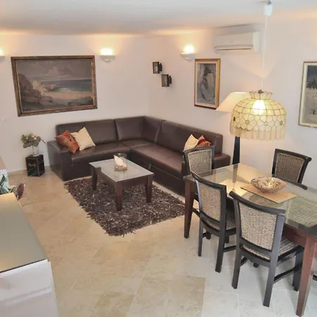 Adrian Apartman *